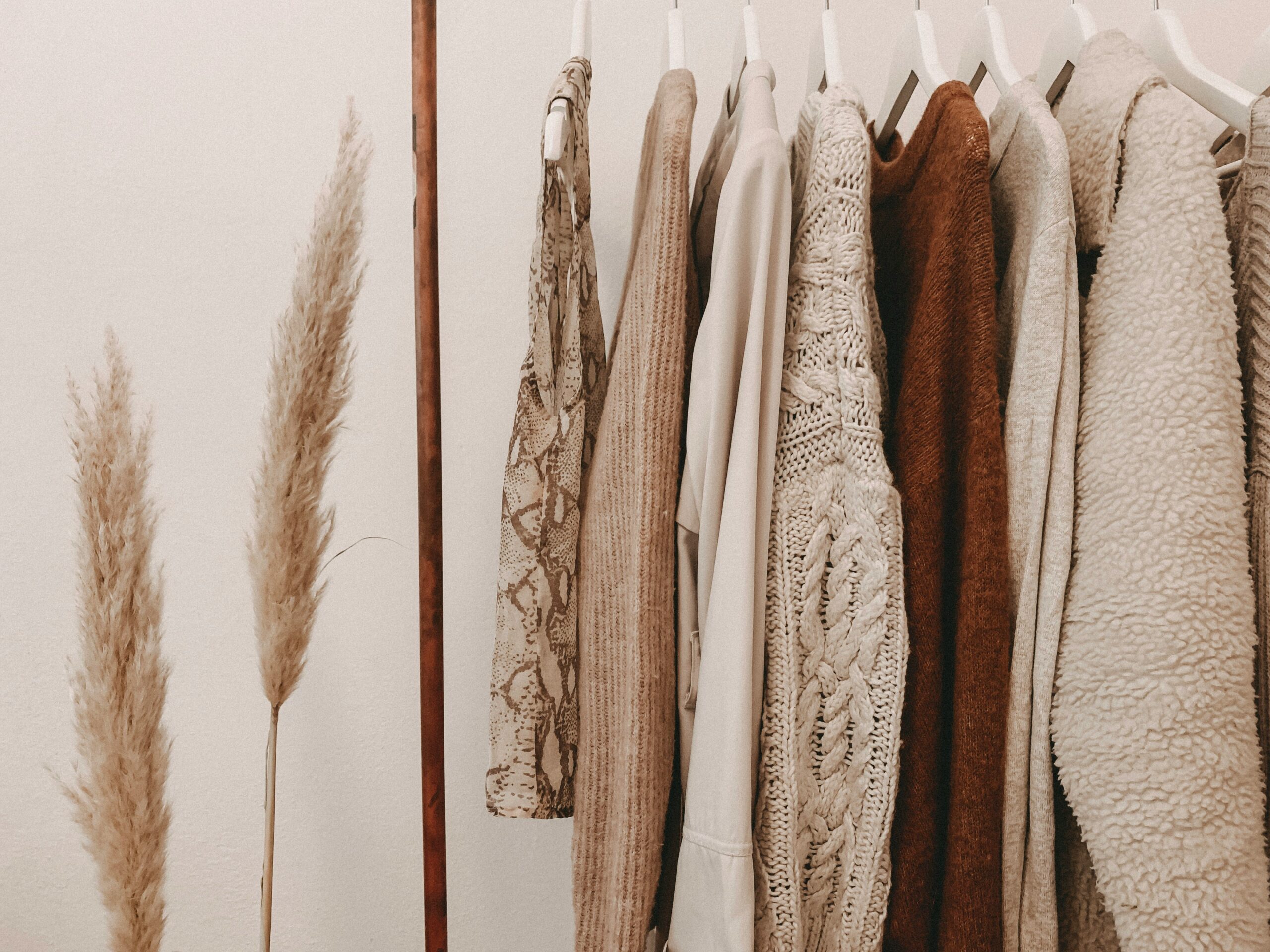 how to build a capsule wardrobe from scratch, complete guiede, step by step guide to create unique capsule wardrobe, blogging, Writes of Seyda