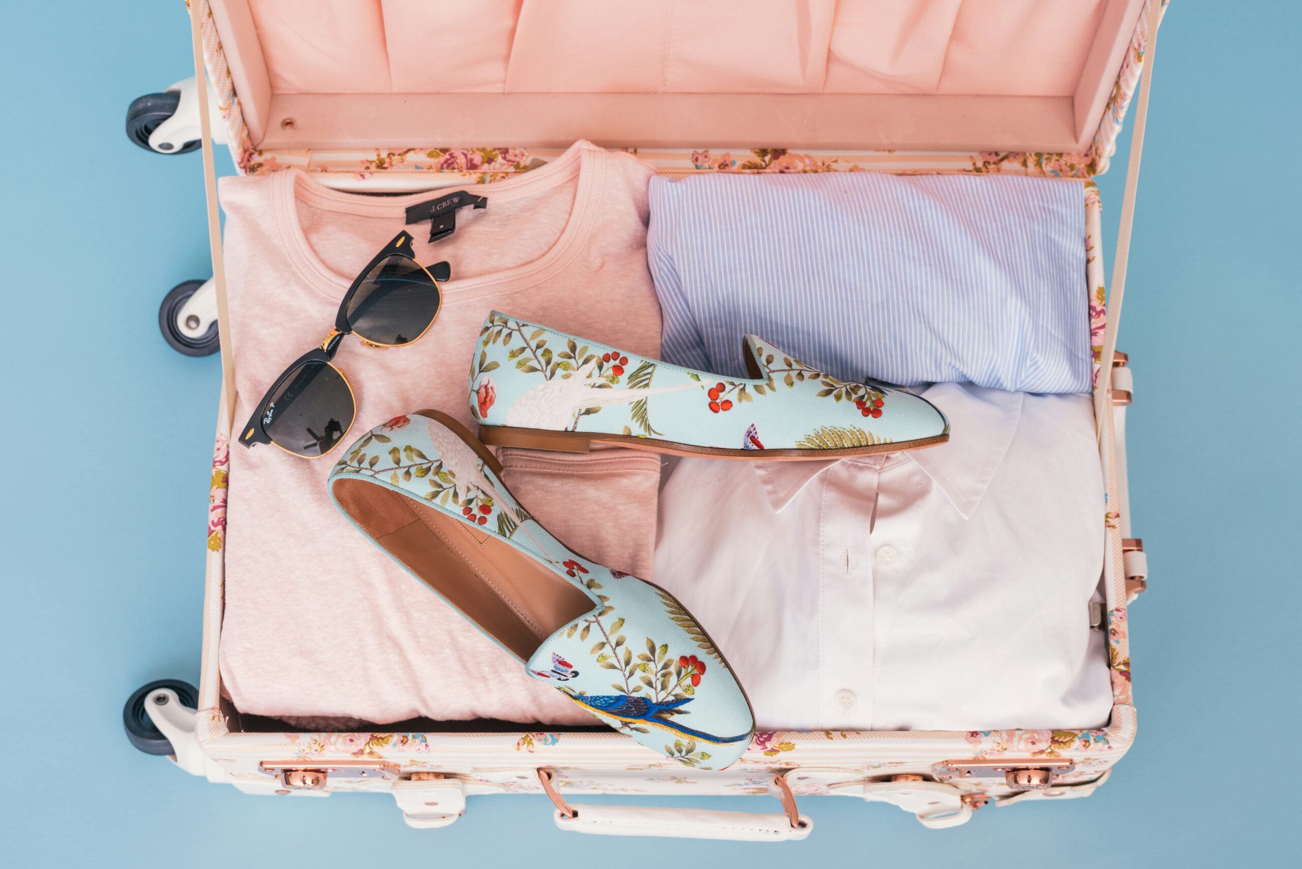 Budget Travel Essentials: Must-Have Items for Affordable Adventures, budget travel essentials, Writes of Seyda, blogging, blog