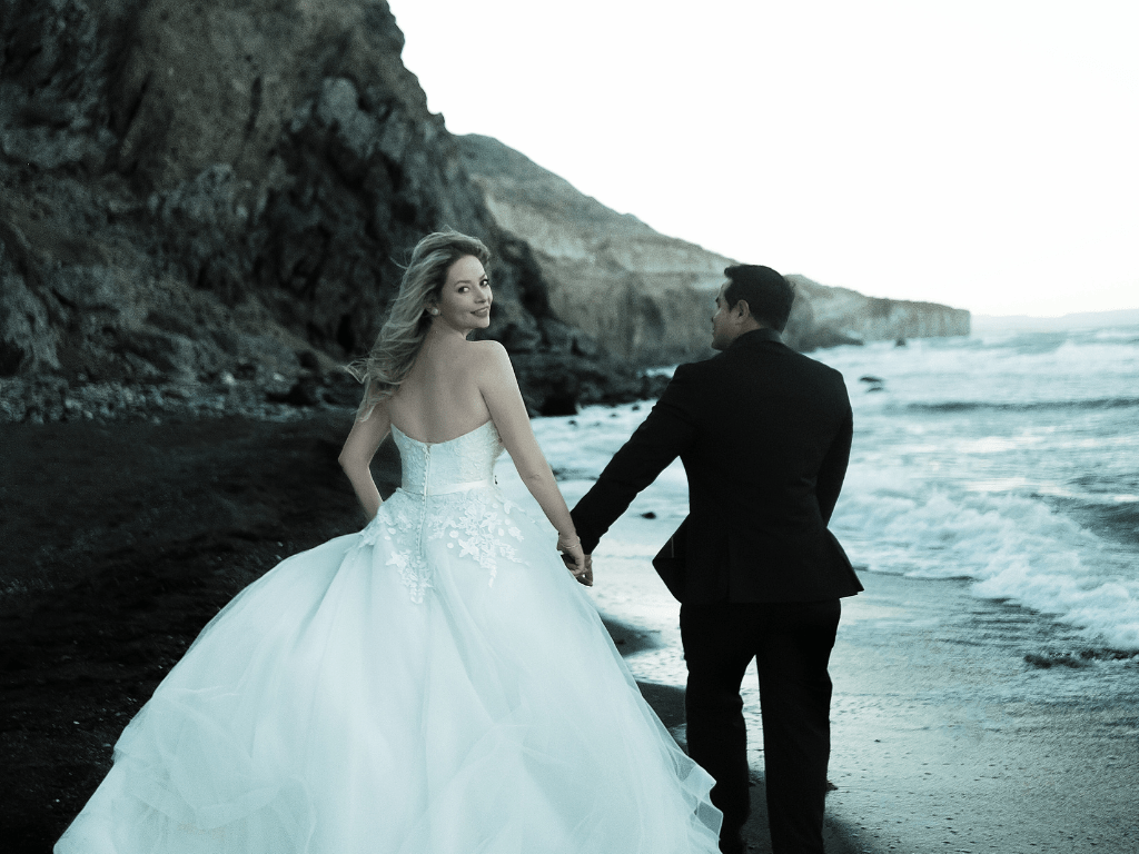 romantic blue hour wedding photo ideas for couples blue hour wedding photography ideas romantic couple poses at blue hour dreamy wedding photography during twilight blue hour vs golden hour wedding photos how to pose for wedding photos in low light romantic wedding photo ideas for couples Romantic Blue Hour Wedding Photo Ideas for Couples: Dreamy Poses & Tips for Magical Twilight Shots