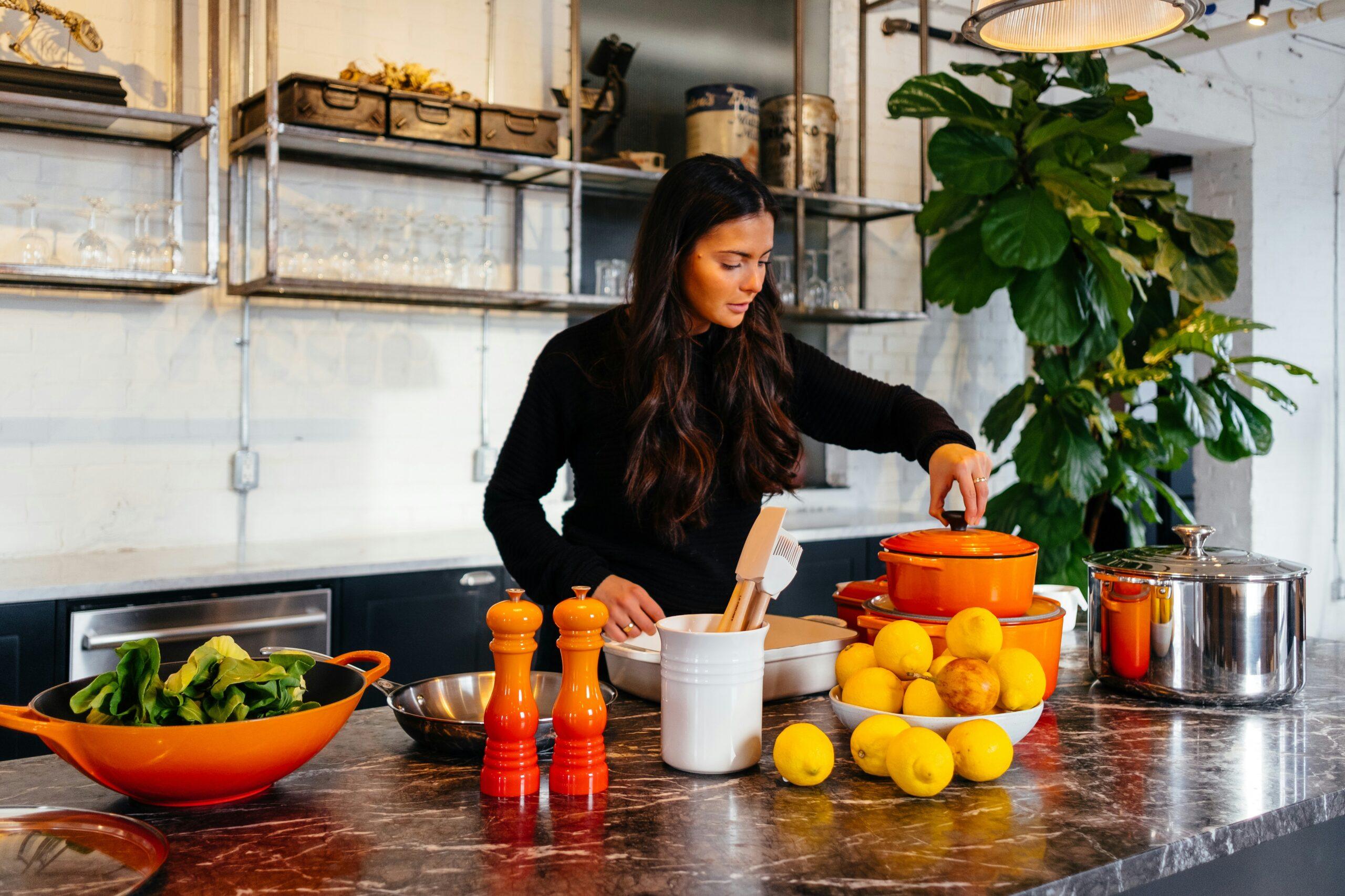 brain foods for women over 30, mental clarity foods for women, focus boosting foods for stress, brain fitness foods, wellness, glow-up, holistic glow-up, Brain Fitness Foods for Women Over 30: Sharpen Focus & Reduce Stress